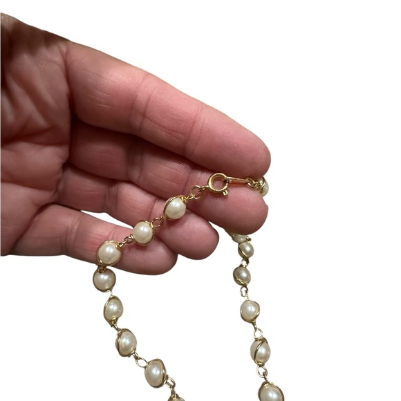Dainty Gold and Pearl Short Necklace - Picture 3 of 5